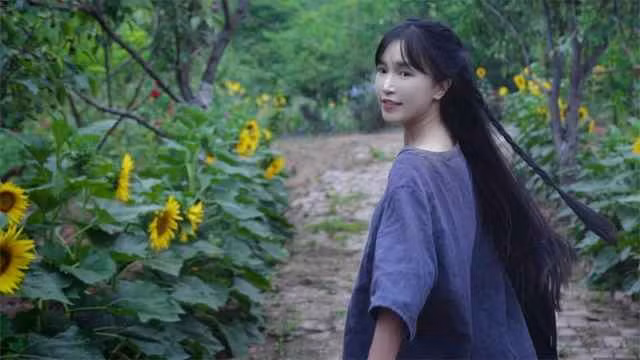 “Tại sao Lý Tử Thất biến mất hoàn toàn như vậy?” là câu hỏi khiến người hâm mộ thắc mắc lớn nhất về Lý Tử Thất sau gần 1000 ngày kể từ video cuối cùng của cô trên YouTube.