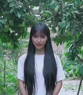 Chia sẻ với Qianjiang Evening News, Vương Vạn Pháp cho biết ông cũng hỏi Lý Tử Thất: “Khi nào sẽ ra video mới?”. Tuy nhiên cô không trả lời cụ thể thời gian mà chỉ tiết lộ kế hoạch làm việc trong năm 2024.