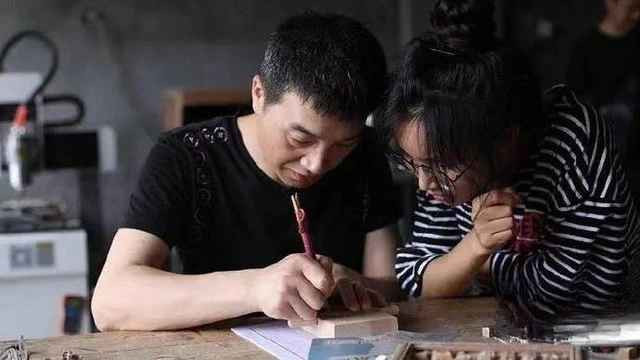 Từ tháng 7/2021, "tiên nữ đồng quê" đã ngừng cập nhật video và im lặng trong thời gian dài, khiến những lời kêu gọi “comeback” của cư dân mạng dành cho cô ngày càng mạnh mẽ hơn.