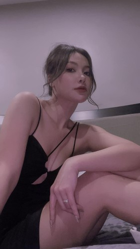 Trên trang cá nhân, Minh Hà thường đăng tải hình ảnh quyến rũ, gợi cảm khi chia sẻ cuộc sống đời thường. Cô từng chia sẻ bản thân sau khi rời VTV được gói gọn trong hai chữ “Tự do”.