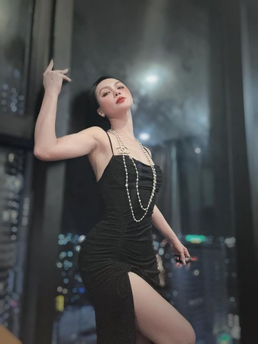 MC Minh Hà là gương mặt quen thuộc với khán giả qua nhiều chương trình truyền hình như Chúng tôi là chiến sĩ, Cà phê sáng với VTV3… Cách dẫn nhẹ nhàng, duyên dáng của cô nàng chiếm được cảm tình của đông đảo người xem. Tiếc rằng "gái độc thân" này quyết định rời VTV sau 10 năm gắn bó.