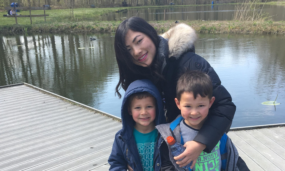 Steve cũng tìm cách giữ liên lạc với Mai qua email. Sau 5 năm quen biết, chàng trai người Bỉ trở lại Sa Pa và ngỏ lời muốn lấy cô gái dân tộc làm vợ và hiện tượng mạng này đã đồng ý.