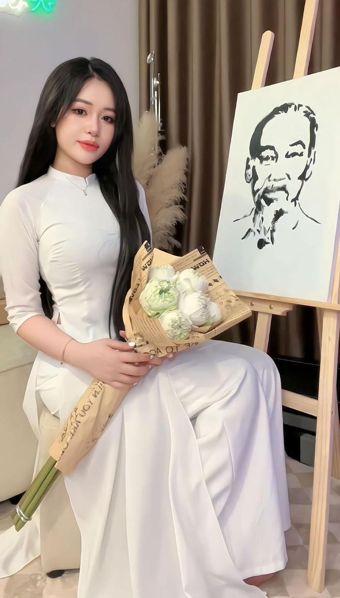 Bên cạnh đó, Thảo Anh còn có niềm đam mê đặc biệt với nghệ thuật vẽ tranh và âm nhạc. Những bức tranh được cô đăng tải gây ấn tượng bởi sự mộc mạc nhưng cầu kỳ và có chiều sâu.