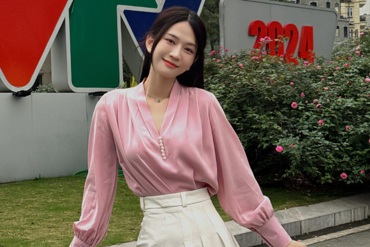 Thời gian gần đây nhờ thay đổi phong cách ăn mặc, make up kết hợp cùng tập luyện mà cả nhan sắc lẫn vóc dáng của Lê Bống thăng hạng rõ rệt.