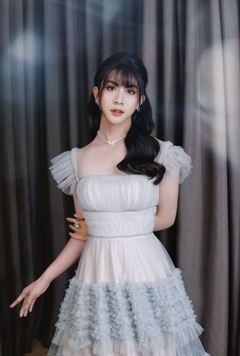 Trên trang cá nhân Khiết Đan nhận được nhiều lời khen ngợi khi hóa thân thành nữ.