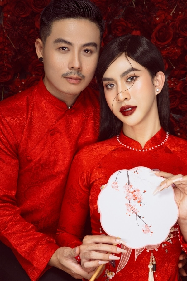 Nam TikToker chia sẻ: "Thật sự thì Đan và Thành rất bất ngờ vì nhận được rất rất nhiều sự ủng hộ tích cực từ mọi người, 2 đứa rất trân quý và biết ơn tình cảm của mọi người dành cho tụi mình. Nếu có những bình luận tiêu cực cho 2 đứa thì Đan và Thành không quan tâm đâu. Cái hai đứa quan tâm là sự hoàn thiện bản thân mỗi ngày để có thể chứng minh rằng hạnh phúc không có rào cản và càng không có sự phân biệt bạn là ai, thuộc giới tính nào, tuổi tác chênh lệch ra sao".