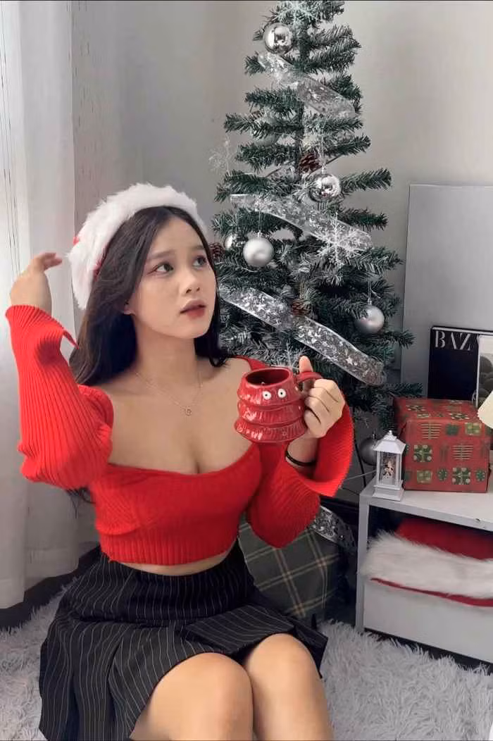 Chưa hết, Đồng Thị Hoa Mỹ từng khiến các cao thủ Liên Quân Mobile phải “ngả mũ” khi là một trong những thành viên của đội vô địch vòng loại tại một giải đấu dành cho sinh viên trên cả nước.