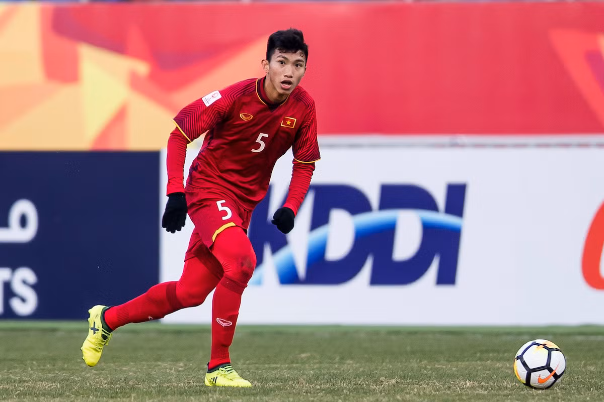 Sau khi giành ngôi Á quân tại U23 châu Á năm 2018, cầu thủ Đoàn Văn Hậu cùng Olympic Việt Nam ghi dấu ấn với hạng 4 ở ASIAS, vô địch AFF Cup 2018, lọt vào tứ kết Asian Cup 2019 trước khi mang về tấm huy chương vàng bóng đá nam SEA Games 30 đầu tiên sau 60 năm chờ đợi.