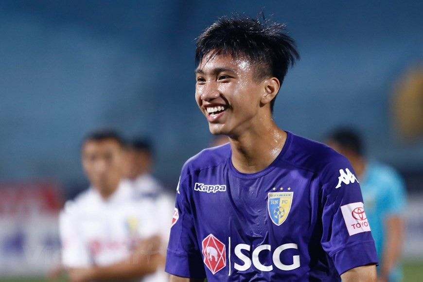 Khi thi đấu ở cấp CLB, chàng hậu vệ người Thái Bình cũng khẳng định được năng lực của bản thân. Lên V.League từ năm 2017, Văn Hậu nhanh chóng có được vị trí chính thức tại CLB Hà Nội ngay mùa giải kế tiếp, giành chức vô địch năm 2018, góp công lớn vào mùa giải 2019 rực rỡ ở cả mặt trận trong nước và khu vực châu Á.