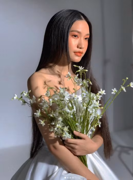 Ít ai biết rằng, suốt 12 năm đi học, Hải My đều xuất sắc đạt danh hiệu học sinh giỏi. Trong kì thi THPT Quốc gia năm 2019, người đẹp đạt điểm cao môn Văn là 8,25. Cô cũng được 7.0 IELTS và có thể giao tiếp bằng ngôn ngữ Trung Quốc.