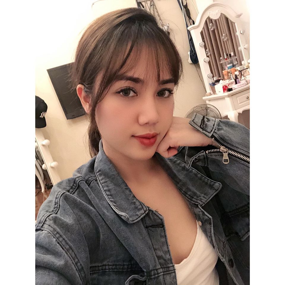 Về bản thân, Ngọc Linh tâm sự: "Mình rất nhớ bố mẹ, bạn bè, chị em và 2 em chó ở nhà. Mình mong tất cả giữ gìn sức khỏe để mình yên tâm làm việc".