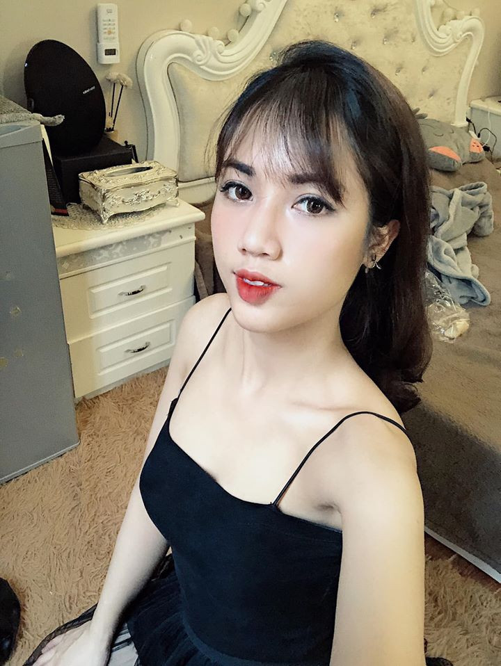 Chia sẻ về sinh nhật đặc biệt này, nữ điều dưỡng bệnh viện Bạch Mai nói: "Có lẽ đây là sinh nhật đặc biệt nhất trong cuộc đời mà mình không thể nào quên. Cũng hơi tủi thân một chút vì không được ở nhà với mọi người, cũng không có bánh gato gì cả. Nhưng nghe mọi người động viên và chúc mừng sinh nhật nhiều nên mình cũng vui hơn".