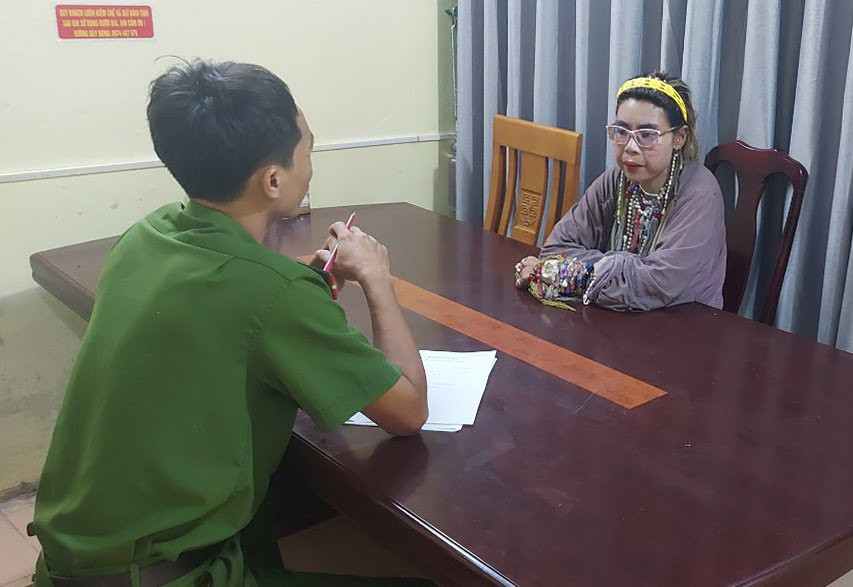 Đối tượng Đoàn Thúy Hà tại cơ quan công an. Ảnh: Công an Thanh Hóa.