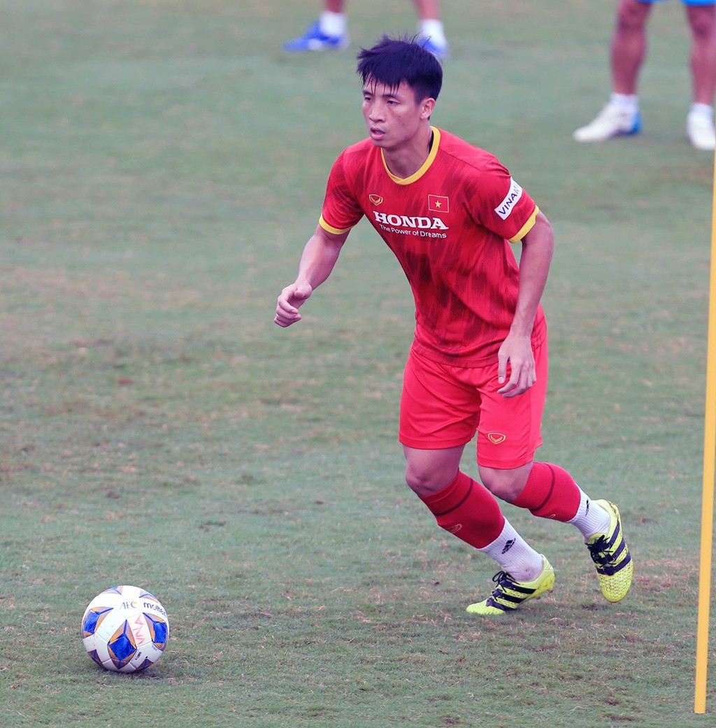 Cũng giống như Minh Vương, Bùi Tiến Dũng không có tên trong danh sách đội tuyển Việt Nam tới Ả Rập Xê-út vì chấn thương.