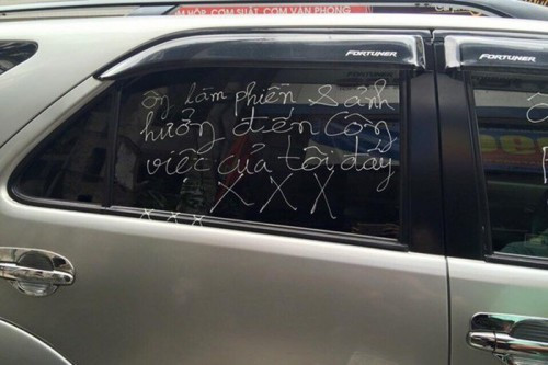 Tuy nhiên, anh Thanh Tùng vẫn kiềm chế được, không "nóng giận mất khôn", đồng thời còn được dân tình chấm "10 điểm thanh lịch.