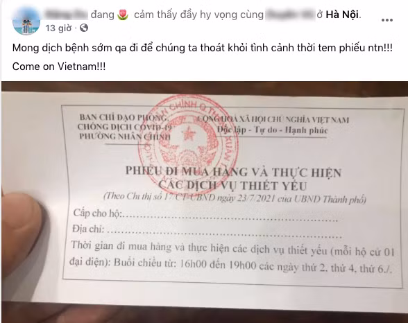 Những tem phiếu này có hình chữ nhật nhỏ, bên trên ghi rõ phường quận nơi cư trú, họ tên địa chỉ cũng như số điện thoại.