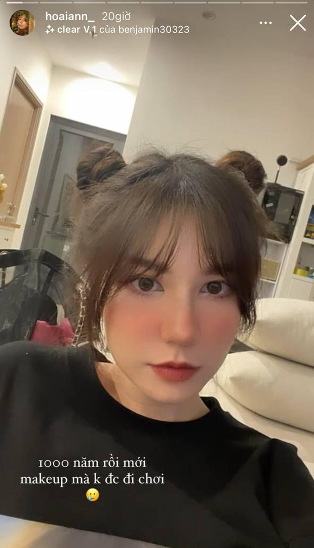 Makeup sương sương rồi ngồi trong nhà, An Japan than thở đúng nỗi niềm của hội con gái lúc này: "1000 năm rồi mới makeup mà không được đi chơi".