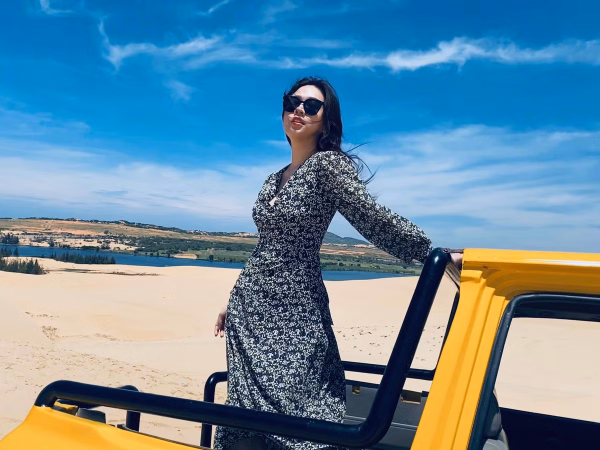 Sản phẩm của mình nhiều người mến mộ, được nhiều lượt view, nhiều người theo dõi và có tính chuyên môn cao thì đã có thể đập tan được những định kiến của người ta về bản thân mình rồi. Sau đó mình áp dụng đúng như những gì mình nói trong bước xây dựng thương hiệu cá nhân ấy, là mình tận dụng MXH". Hà My chia sẻ thêm