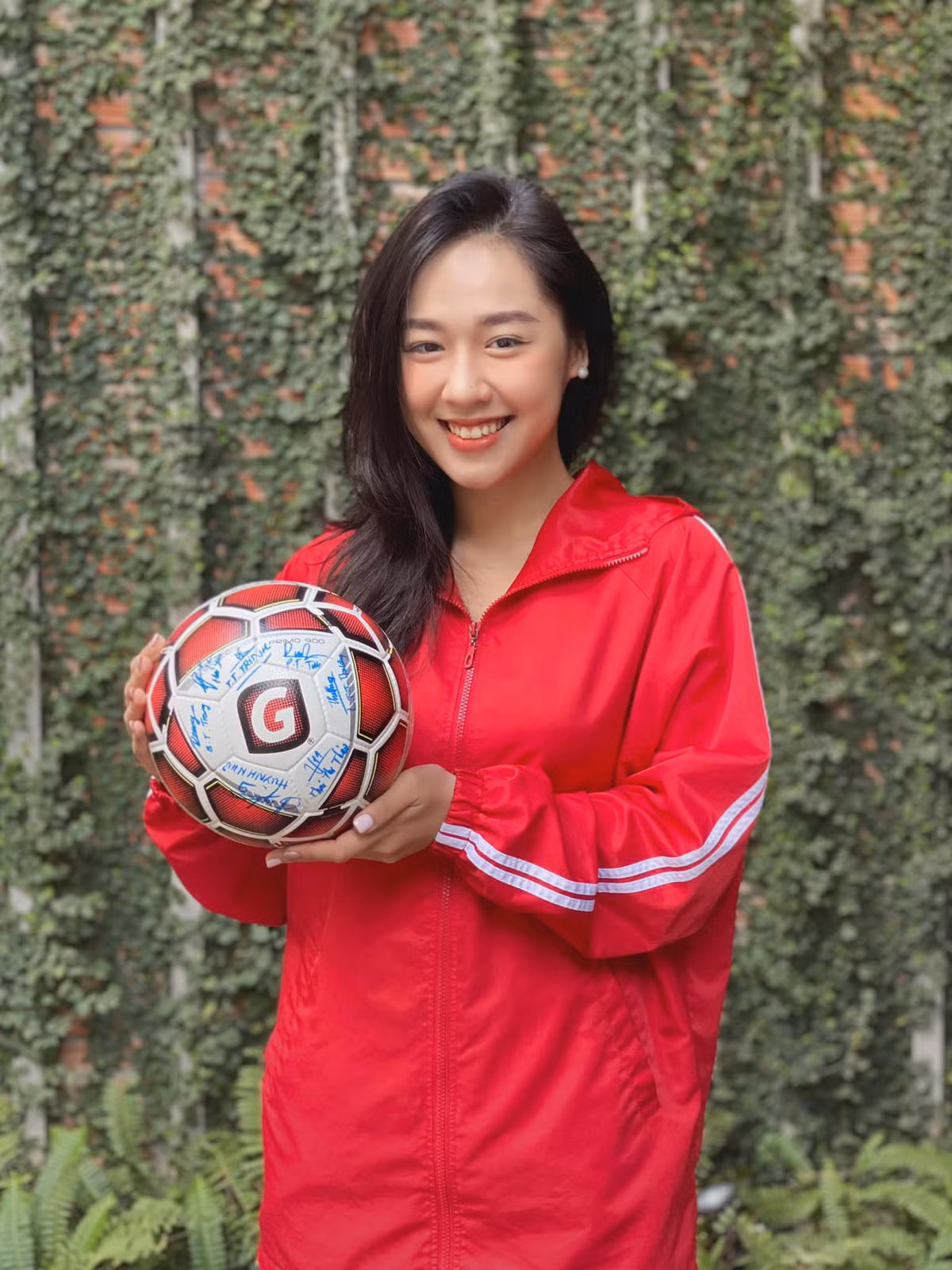 Chia sẻ của Hà My nhanh chóng nhận về nhiều sự quan tâm của dân mạng. Nhiều người đồng tình và ủng hộ nữ BTV xinh đẹp.