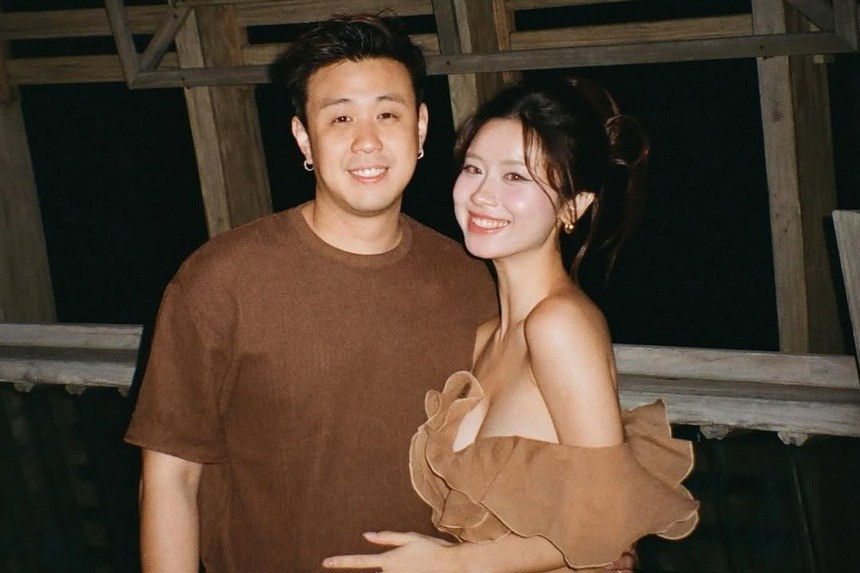 Cặp đôi Hàn Hằng và Huyme sẽ tổ chức lễ nạp tài (đám hỏi) vào ngày 15/3 tại tư gia nhà gái ở Thanh Hóa. Thông tin này được mẹ cô dâu xác nhận khi chia sẻ thiệp mời lên mạng xã hội, mời gia đình, bạn bè đến chung vui.