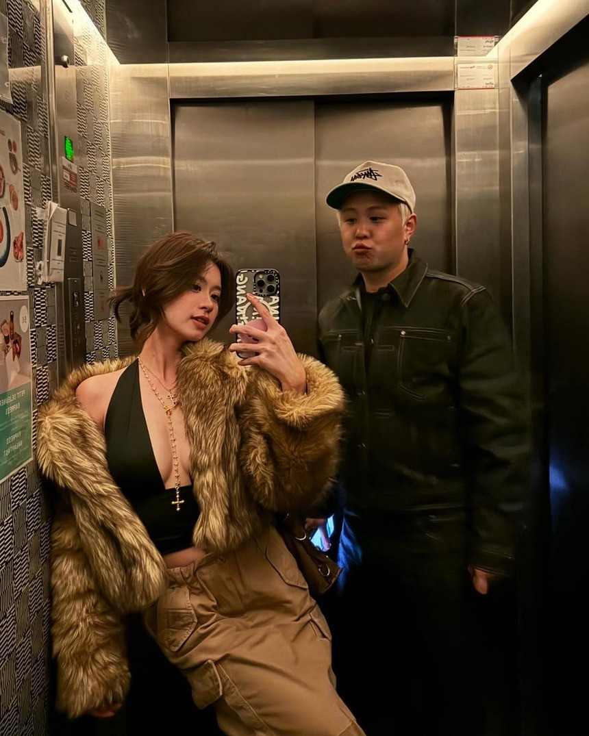 Tuy nhiên, điều khiến nhiều người bất ngờ hơn cả là gia thế "khủng" của cô dâu chính thức được tiết lộ.