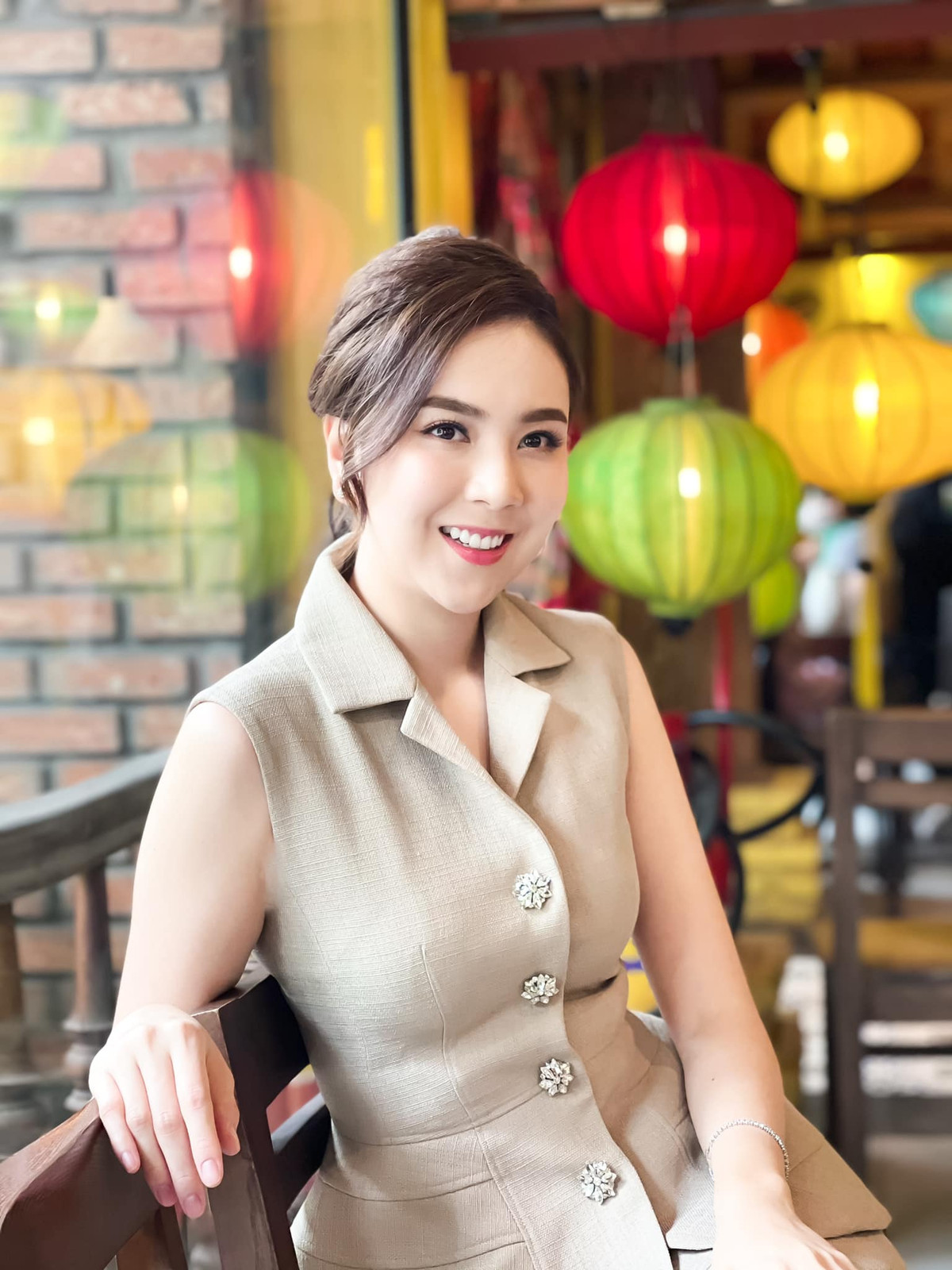 Không chỉ lịch lãm trong những bộ váy khi lên sóng, Mai Ngọc còn quyến rũ với những bộ cảnh bikini khoe trọn vẹn vóc dáng.