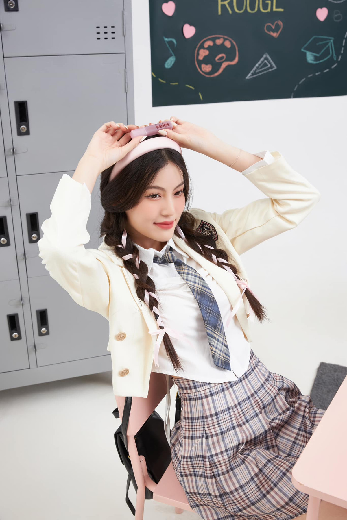 Ở tuổi 20, Mỹ Hàn tự do lựa chọn theo đuổi sở thích cá nhân. Nữ sinh cũng dành nhiều thời gian học tập, trau dồi thêm kiến thức để bổ trợ và phát triển sự nghiệp riêng.