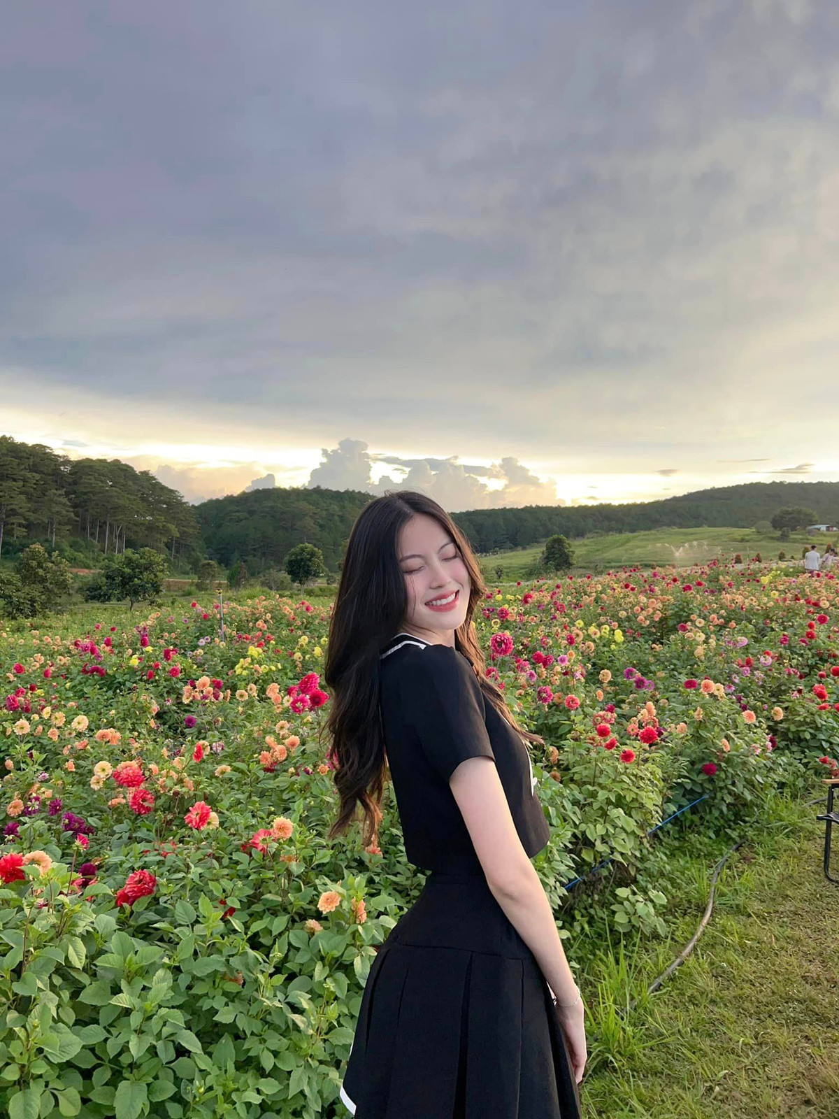 Gần đây, Mỹ Hàn quyết tâm thử sức mình với vai trò là người mẫu ảnh tự do. Ở lần đầu "chạm ngõ" với công việc liên quan đến nghệ thuật, cô cảm thấy lo lắng và chưa tự tin vào bản thân do không có nhiều kinh nghiệm trước đó.