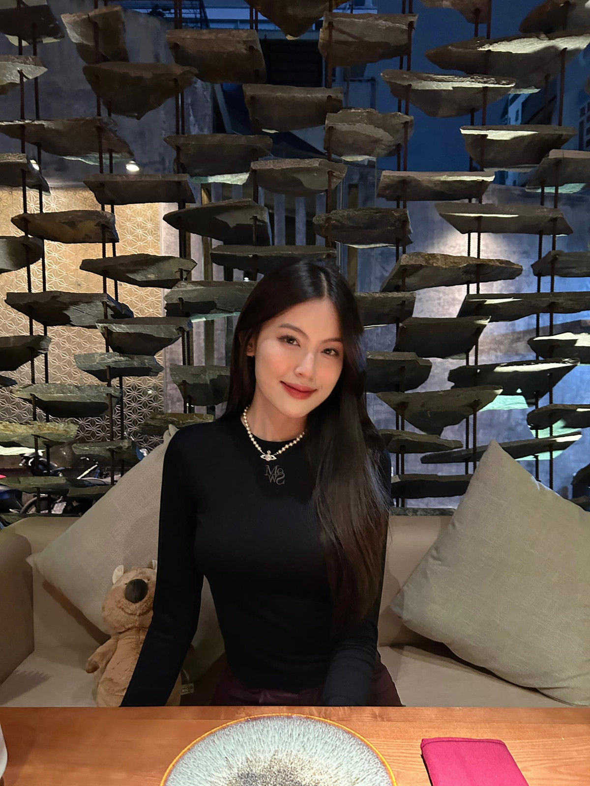 Ngoài đời, Tăng Mỹ Hàn là tiểu thư nhà giàu chính hiệu. Nữ sinh SN 2003 từng là theo học tại một trường quốc tế nổi tiếng ở TP HCM với mức học phí lên tới 600 triệu đồng/năm.