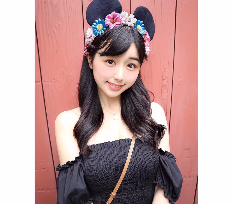 Với các nữ diễn viên, việc duy trì vóc dáng đóng vai trò vô cùng quan trọng. Điều này không ngoại lệ với cô nàng Emi Kurita - hot girl Nhật Bản đang nổi đình đám trên MXH xứ hoa Anh Đào.