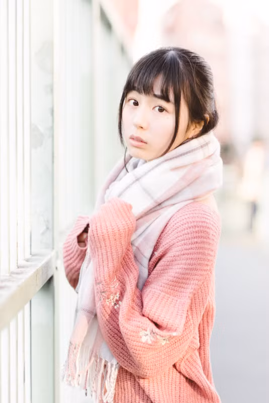 Nhờ có vóc dáng gợi cảm, cộng hưởng thêm gương mặt bầu bĩnh, dễ thương, Emi Kurita được dân tình ưu ái phong "nữ thần".