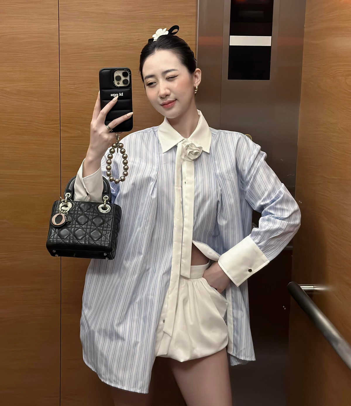 Từ khi về chung một nhà, Kiều Ly và chồng cùng nhau thực hiện nhiều chuyến du lịch đến địa điểm nổi tiếng ở nước ngoài và hỗ trợ nhau trong công việc hàng ngày