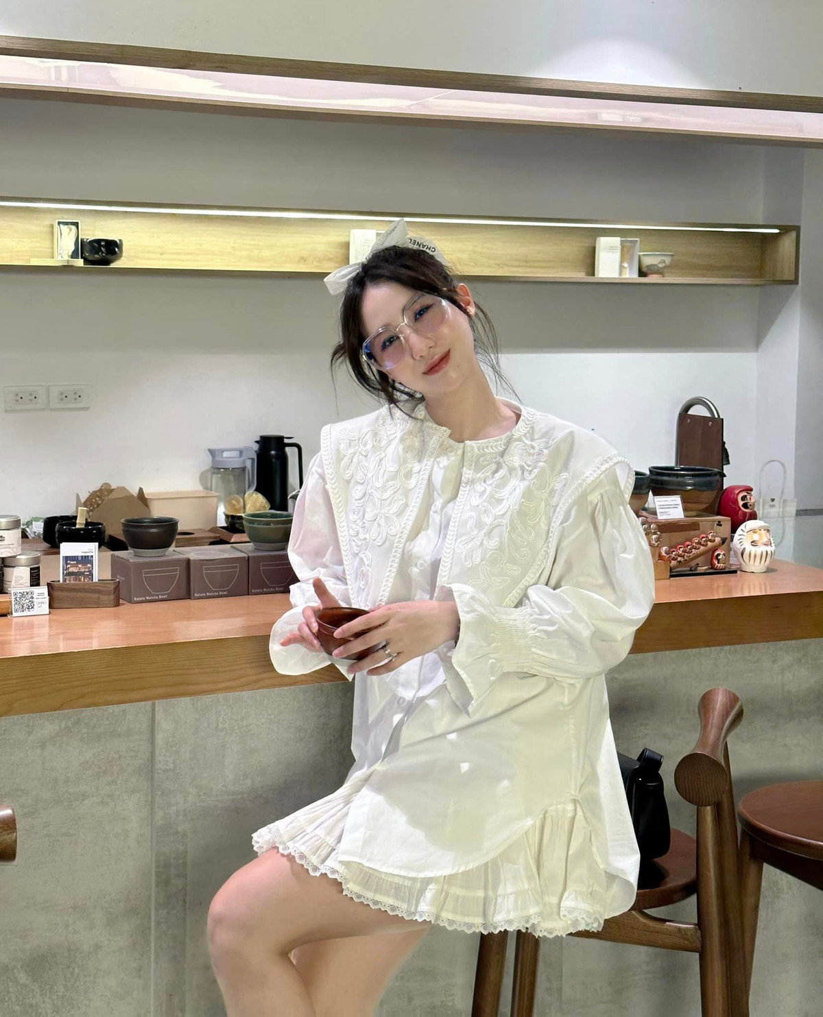 Trước những ồn ào tình cảm của hot girl Nga Anh (tên thật Phạm Thúy Nga, SN 1995, Hà Nội) với chồng cũ MC Mai Ngọc , Kiều Ly đã có những chia sẻ cụ thể nhằm bảo vệ em gái.