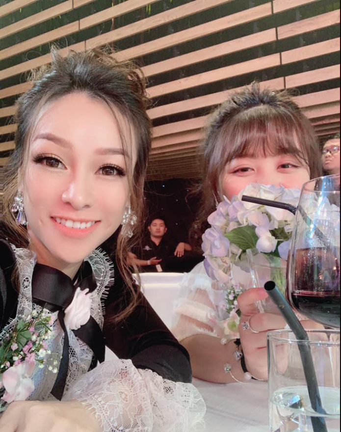 Cùng ngắm thêm những hình ảnh của vợ cả Minh Nhựa là Phương Thúy.