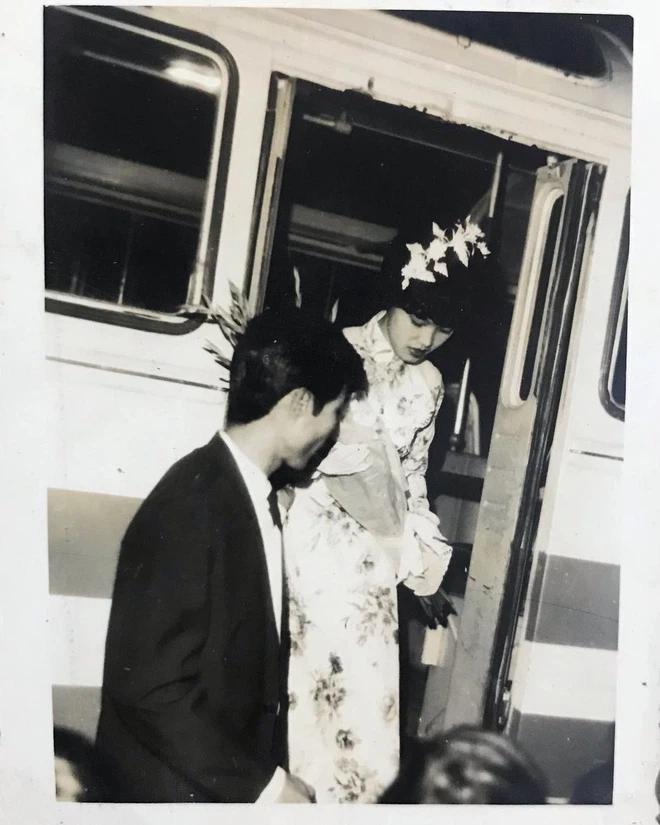 Chứng kiến những bức ảnh trong đám cưới của ông bà ngoại của người đẹp Hoa hậu Việt Nam 2020, nhiều fan để lại bình luận Doãn Hải My và mẹ đều được hưởng ké ít nhiều gene cực phẩm từ thế hệ trước.