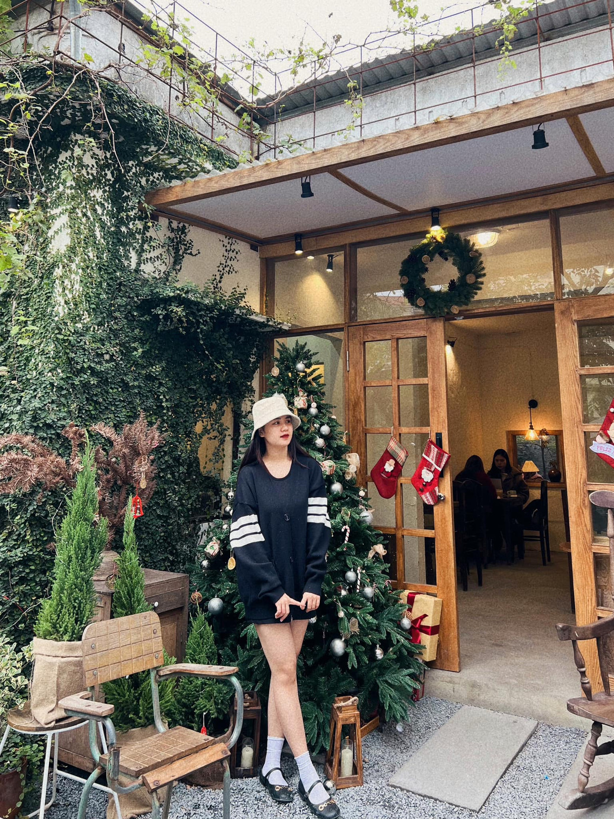 Nhan sắc bà mẹ 2 con ngày càng gợi cảm, quyến rũ. Cô nàng xứng danh là cô gái đẹp nhất thành Vinh một thời.