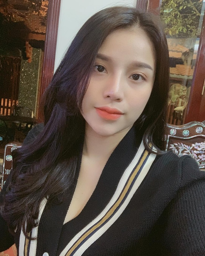 Trải qua 2 kỳ sinh nở, Khánh Linh ngày càng trẻ trung, xinh đẹp.