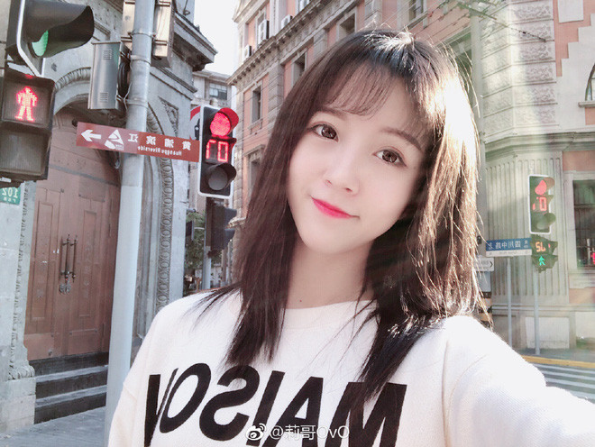 Lợi Ca tên thật là Dương Khải Lợi, sinh ngày 11/7/1997 là hot girl Tik Tok đình đám trên MXH Trung Quốc.