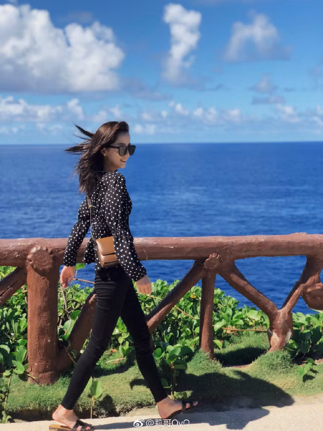 Theo một số nguồn tin, vì bị cấm sóng nên trong gần 2 năm qua, Lợi Ca đã lui về làm một số công việc bình thường không liên quan đến mạng xã hội.