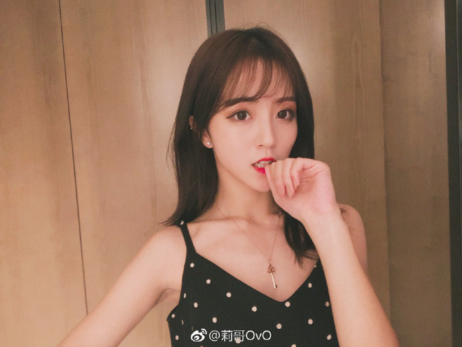 Màn "come back" của Lợi Ca vận nhận về một số ý kiến trái chiều. Nhưng cô nàng này vẫn có sức hút riêng khiến fan phải ấn nút theo dõi mình..