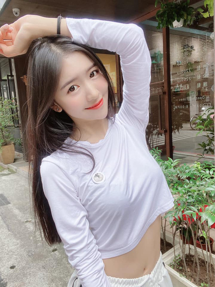 Ban đầu thì tuyến nội dung của Kiki vẫn còn nhiều sự thú vị, nhưng sau đó thì nó cũng không trở nên mới lạ. Thế nhưng bản thân cô nàng vẫn thu hút được nhiều sự chú ý và lượng người xem đáng nể bởi thân hình và gương mặt đẹp không tì vết của mình.