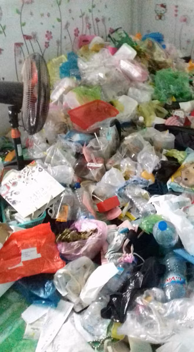 Sau khi được đăng tải, sự việc nhanh chóng thu hút sự chú ý của cộng đồng mạng Thái Lan, nhiều người để lại bình luận chỉ trích về cách sống của cô gái.