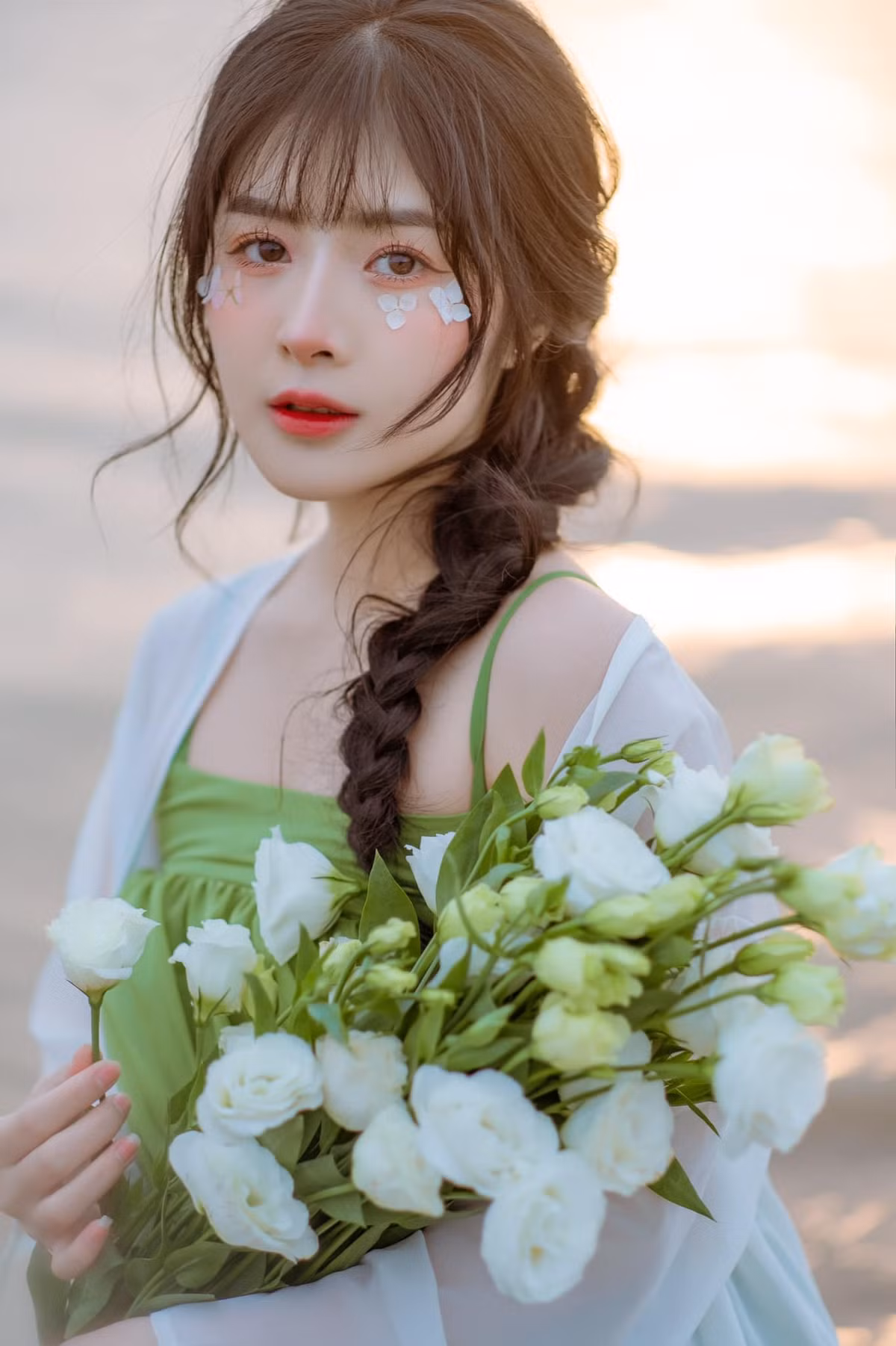 Thậm chí, nhiều người còn cho biết họ không quen với hình ảnh của Quỳnh Alee hiện tại. Họ mong rằng cô nàng quay trở lại mũm mĩm như thời mới xuất hiện.