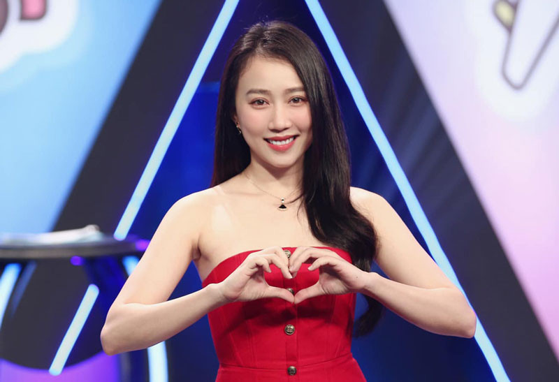 Vốn theo đuổi phong cách thanh lịch, sang trọng và quyến rũ, thỉnh thoảng nữ diễn viên 9X mới diện áo tắm khoe đường cong nóng bỏng trên trang cá nhân.