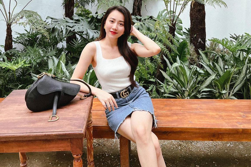 Ngoài nhan sắc thuộc hàng thượng thừa, hot girl Huỳnh Hồng Loan còn khiến netizen không ít lần trầm trồ khi có trong tay cơ ngơi "khủng".