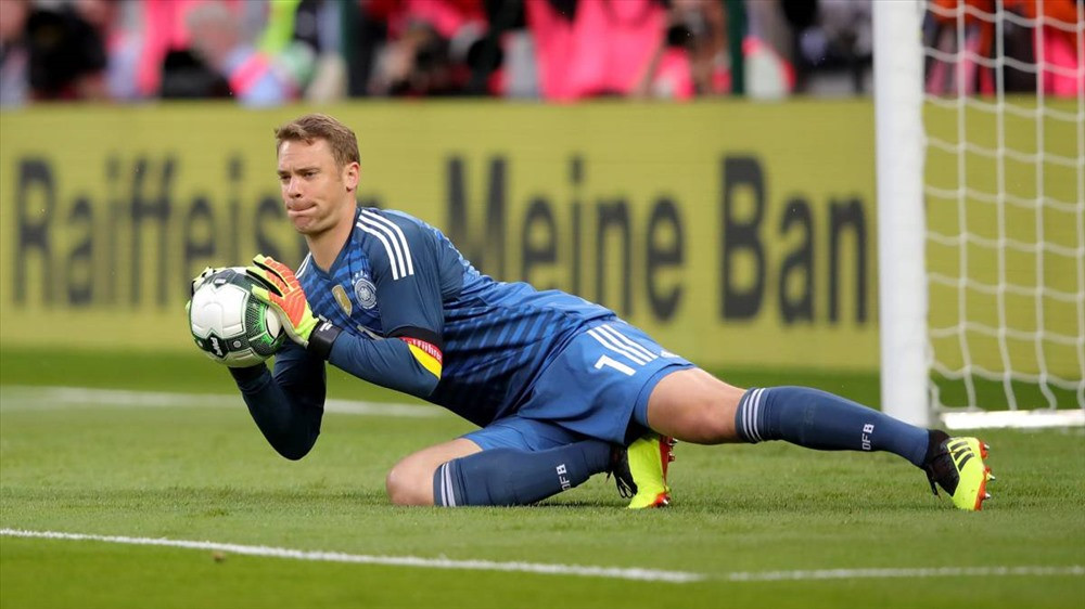 Neuer đã chơi ở các kỳ World Cup 2010, 2014 và 2018 mà Đức đã giành được cúp ở Brazil. Thủ thành đội tuyển Đức bước sang tuổi 37 vào tháng 3 năm sau và 41 tuổi vào năm 2026.