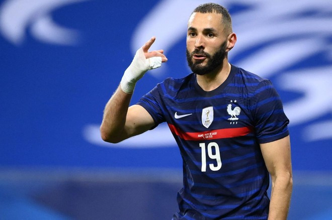 Người giành Quả bóng vàng 2022, Benzema sẽ bước sang tuổi 35 vào tháng 12 năm nay. Anh sẽ 38 tuổi vào năm 2026, nhưng Pháp có rất nhiều tiền đạo trẻ đang lên, những người có khả năng sẽ thay thế vị trí của anh trong đội.