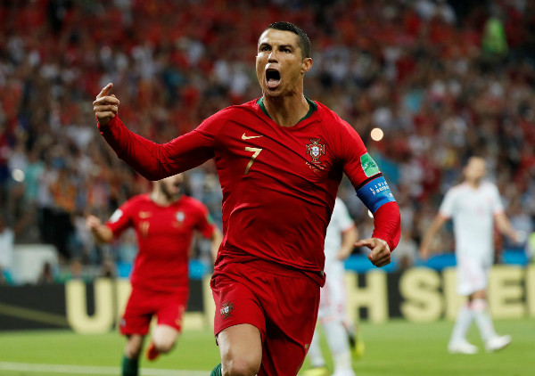World Cup chính là danh hiệu còn trống trong bộ sưu tập của Ronaldo. Do đó, hãy xem liệu Bồ Đào Nha, đội có một lực lượng mạnh mẽ, có thể làm nên lịch sử hay không. CR7 cũng đã xuất hiện ở 4 kỳ World Cup trước năm 2022.
