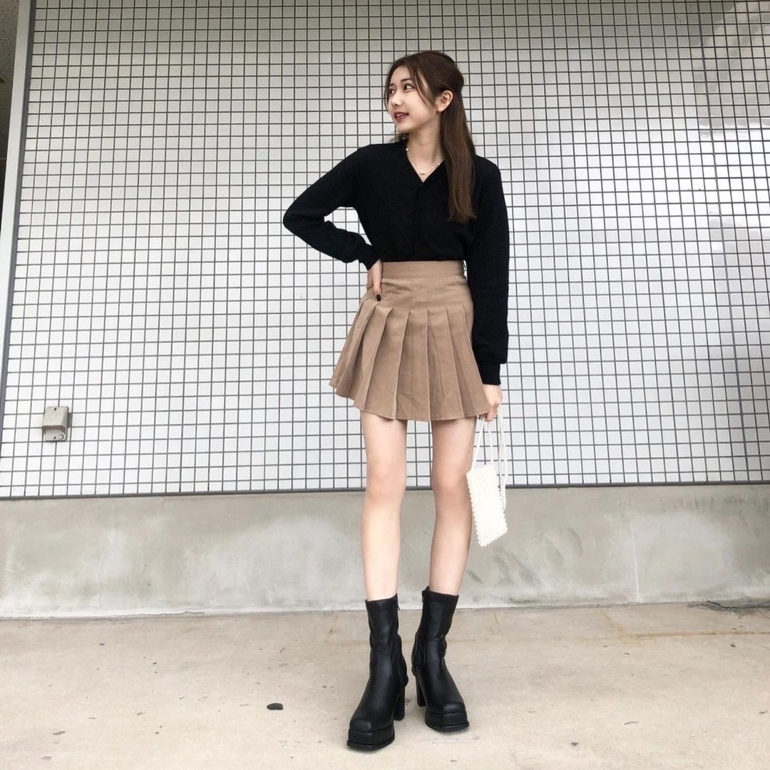 Mặc dù cách nhau cả 1-2 thế hệ nhưng vẫn nhận ra là máu mủ ruột thịt bởi những điểm tương đồng trên gương mặt.