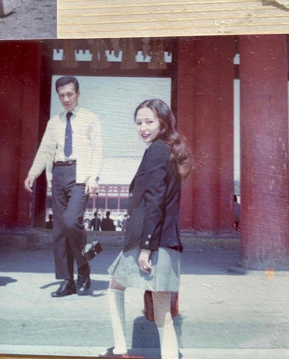 Mới đây, một cô gái Nhật Bản đã gây bão khắp mạng xã hội khi đăng tải hình ảnh bà nội của mình cách đây 50 năm. Nhan sắc của người bà hiện lên qua những bức ảnh khiến ai nấy đều phải trầm trồ.